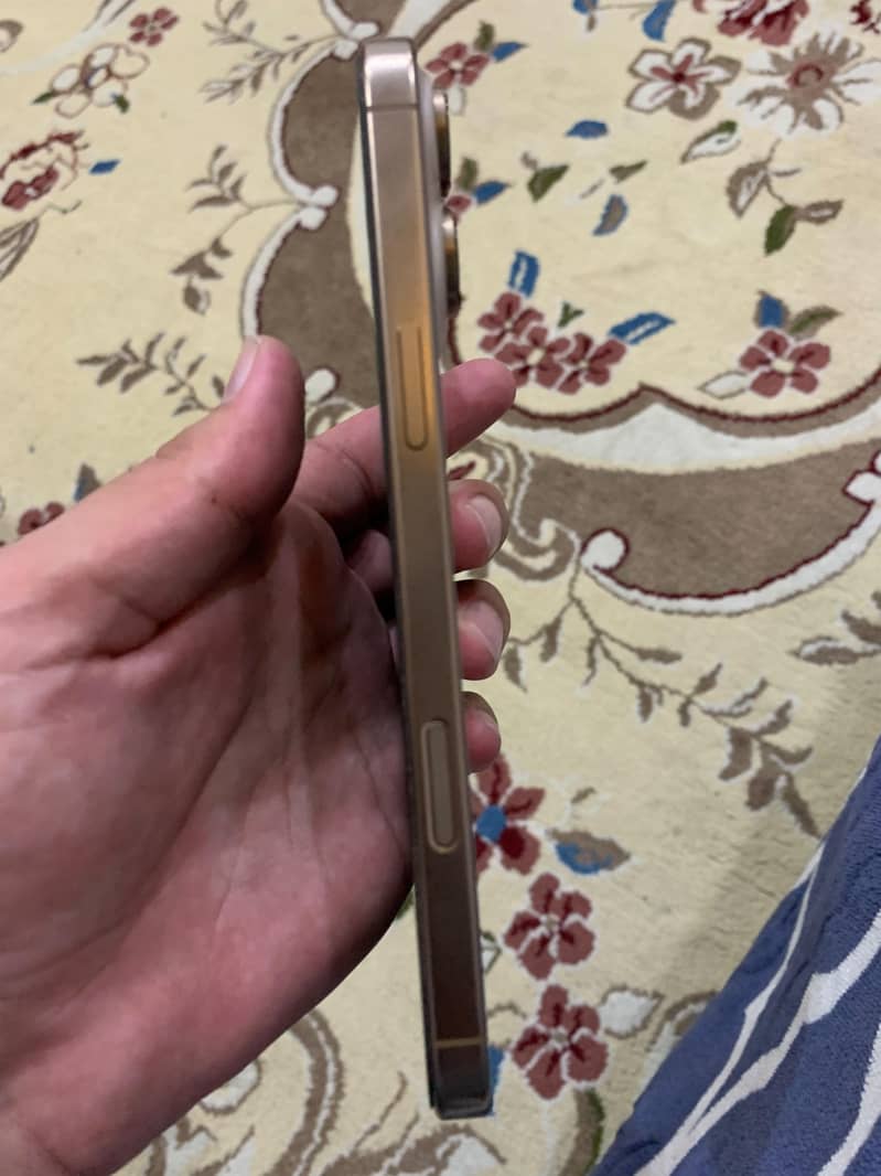 Apple iPhone 16 Pro Max 5