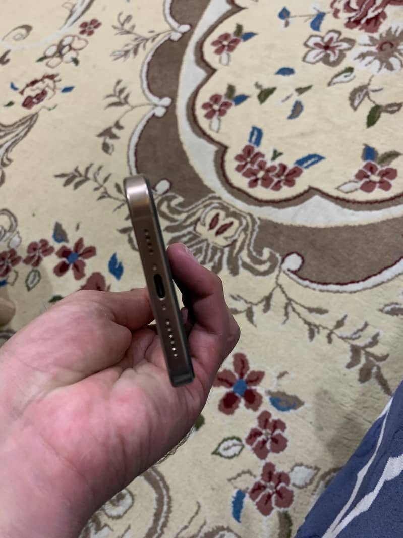 Apple iPhone 16 Pro Max 6