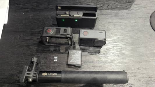 DJI action 4 combo with selfie stick + 3 batterys and battery charger
