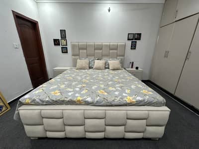 Bed with dressing and spring mattress (03019043035)