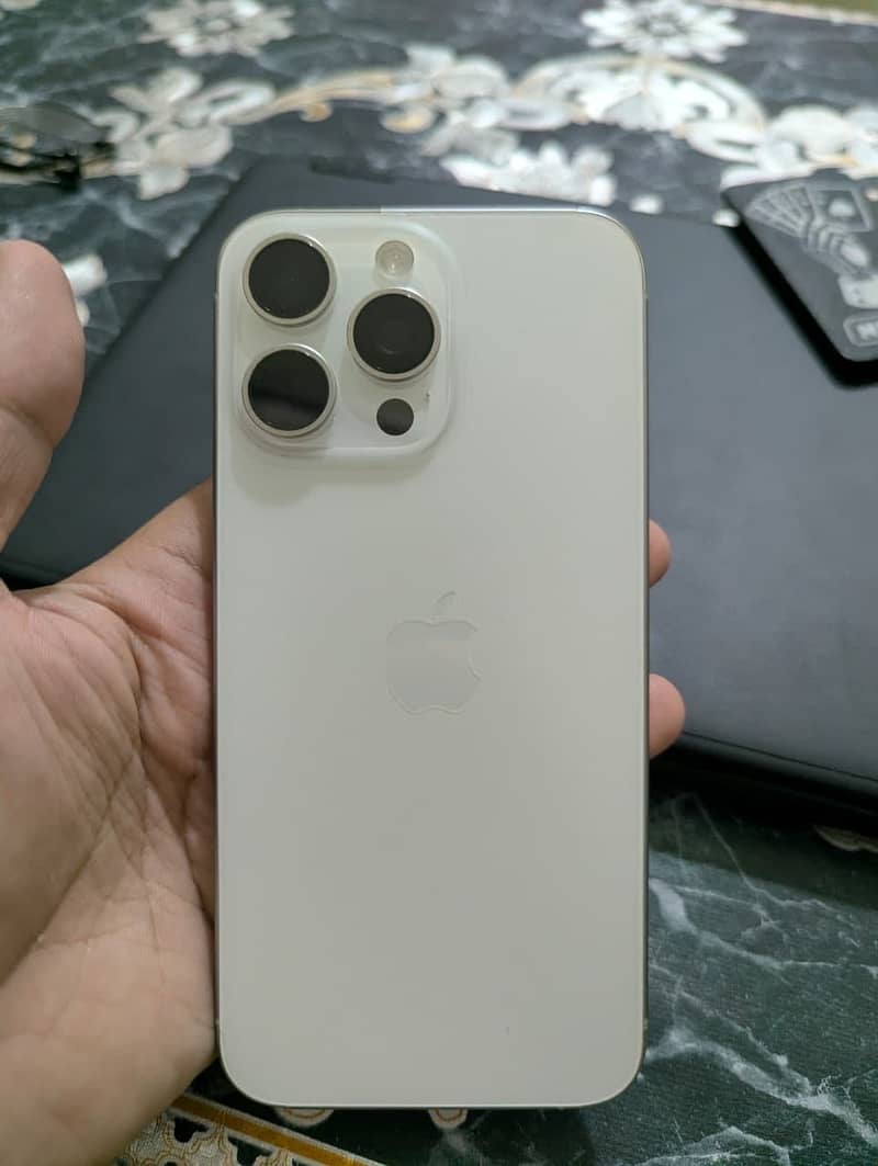 Apple iPhone 15 Pro Max 0