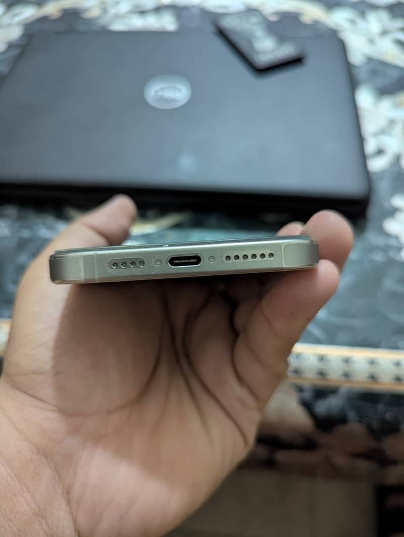 Apple iPhone 15 Pro Max 2