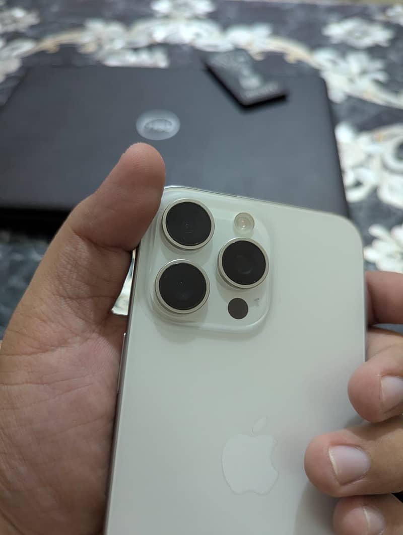 Apple iPhone 15 Pro Max 3