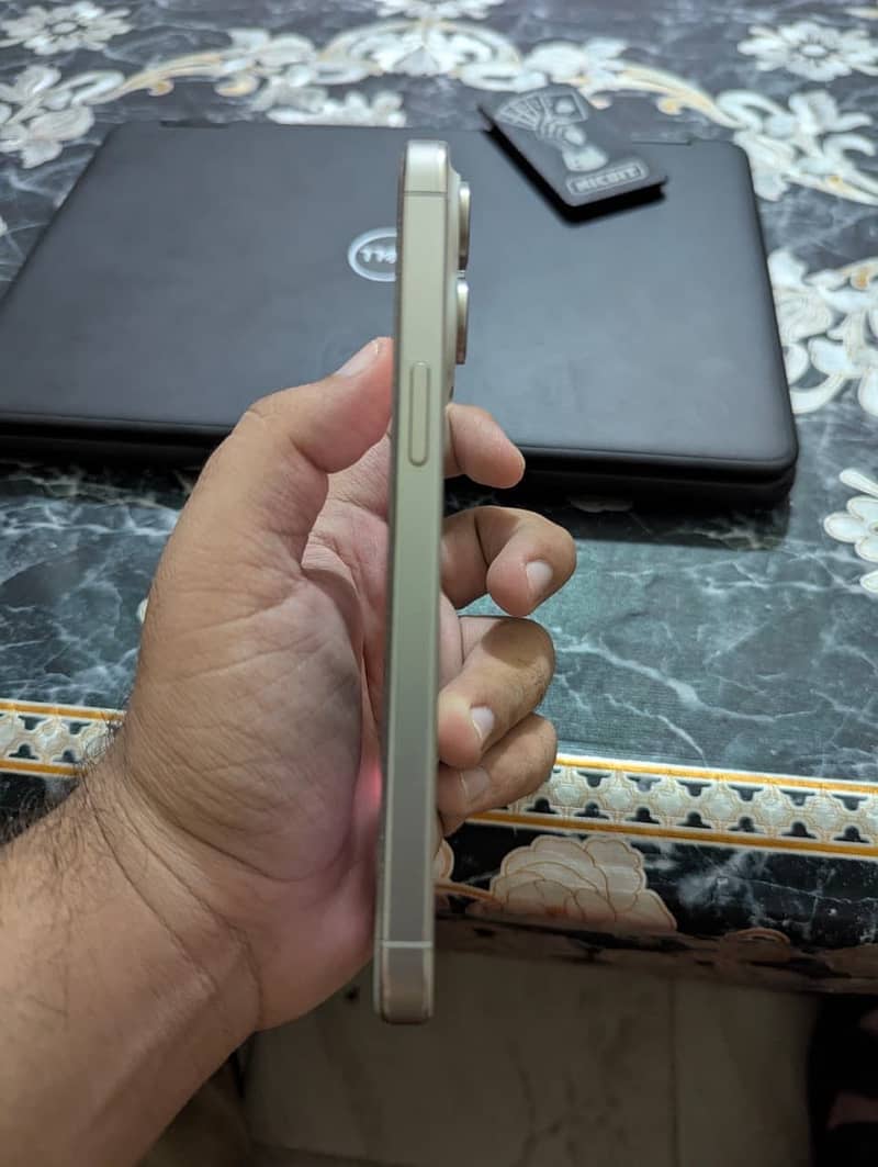 Apple iPhone 15 Pro Max 8