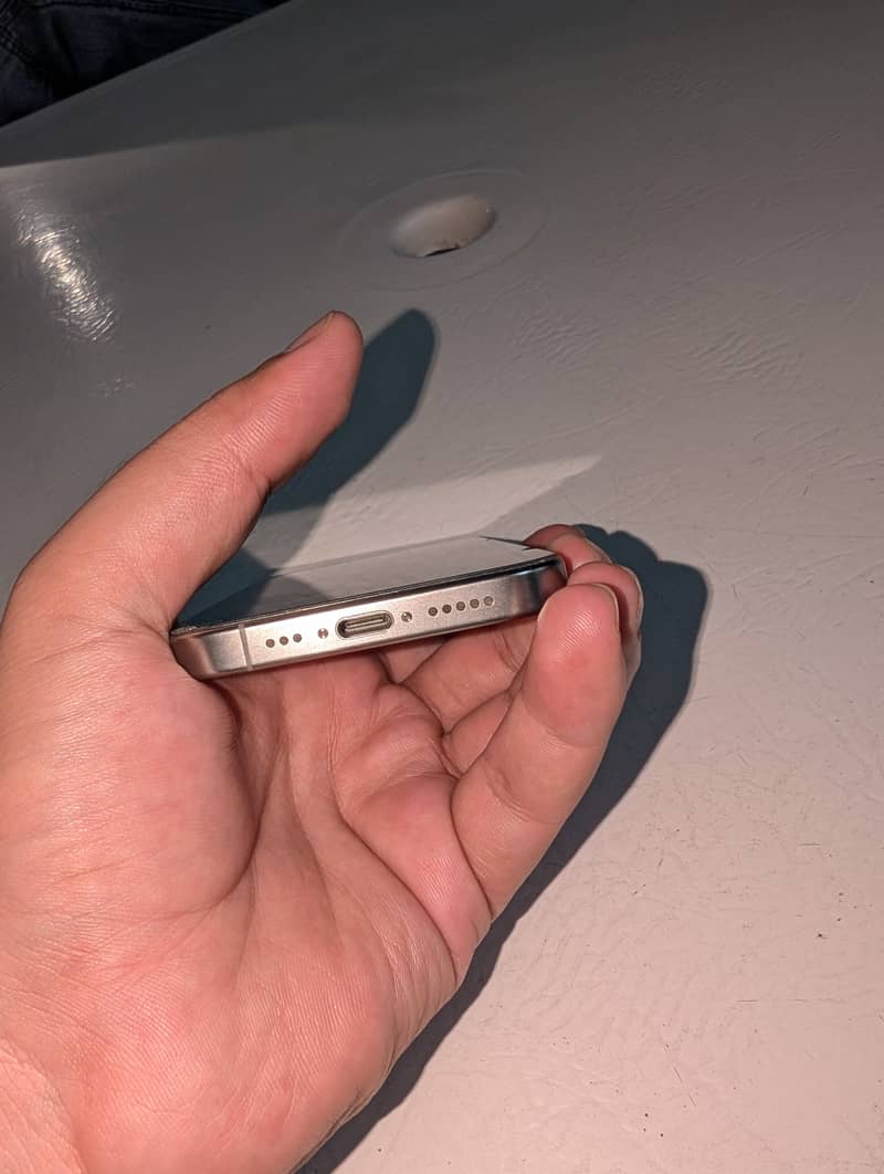 Apple iPhone 15 Pro 3