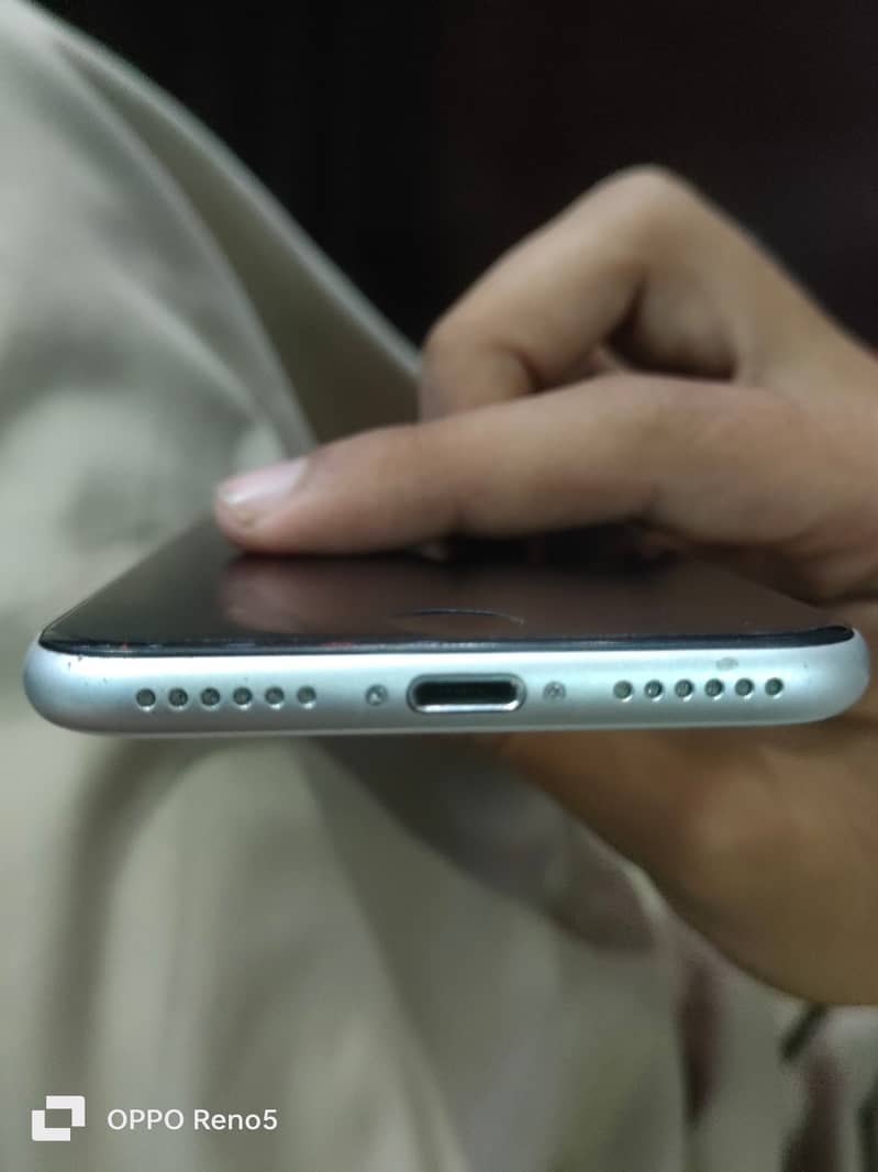 Apple iPhone SE 2nd generation 1