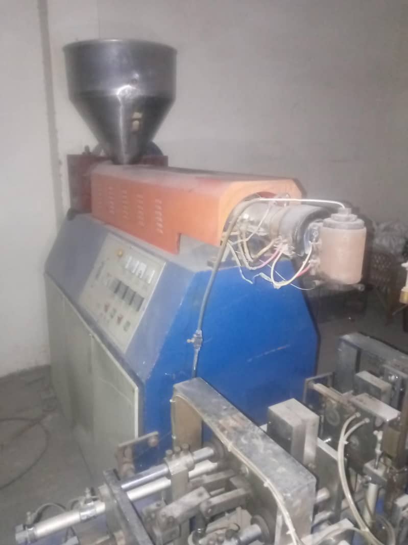 Molding Machine 0
