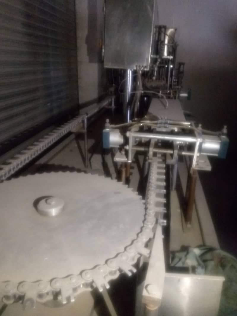 Molding Machine 5