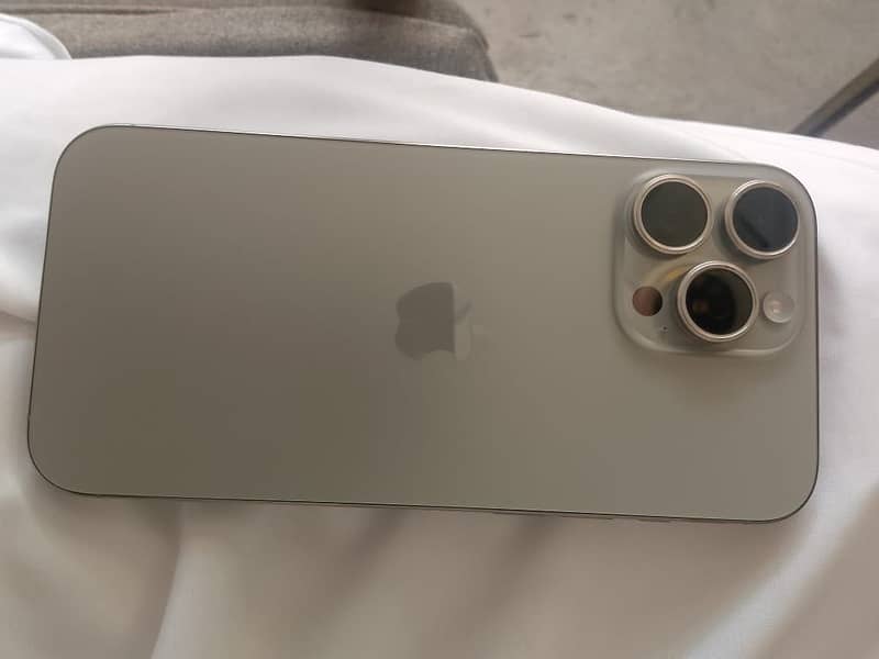 Apple iPhone 16 Pro Max 3