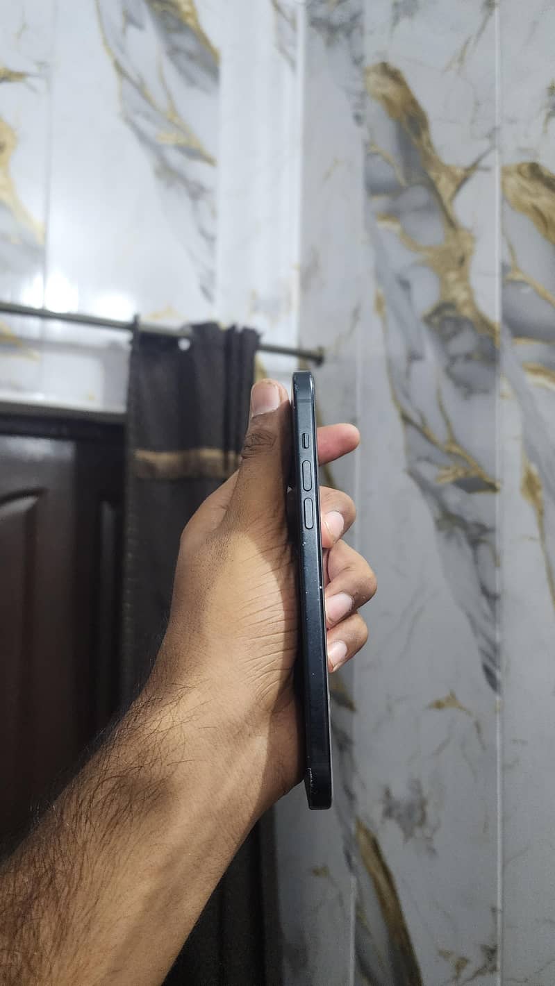 Apple iPhone 15 plus 3