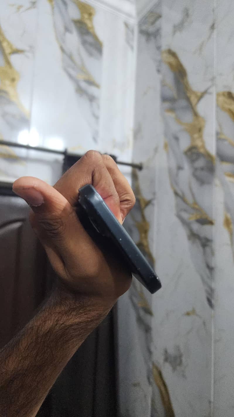 Apple iPhone 15 plus 4