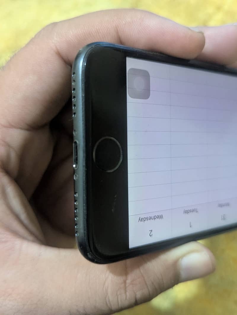 Apple iPhone 7 4