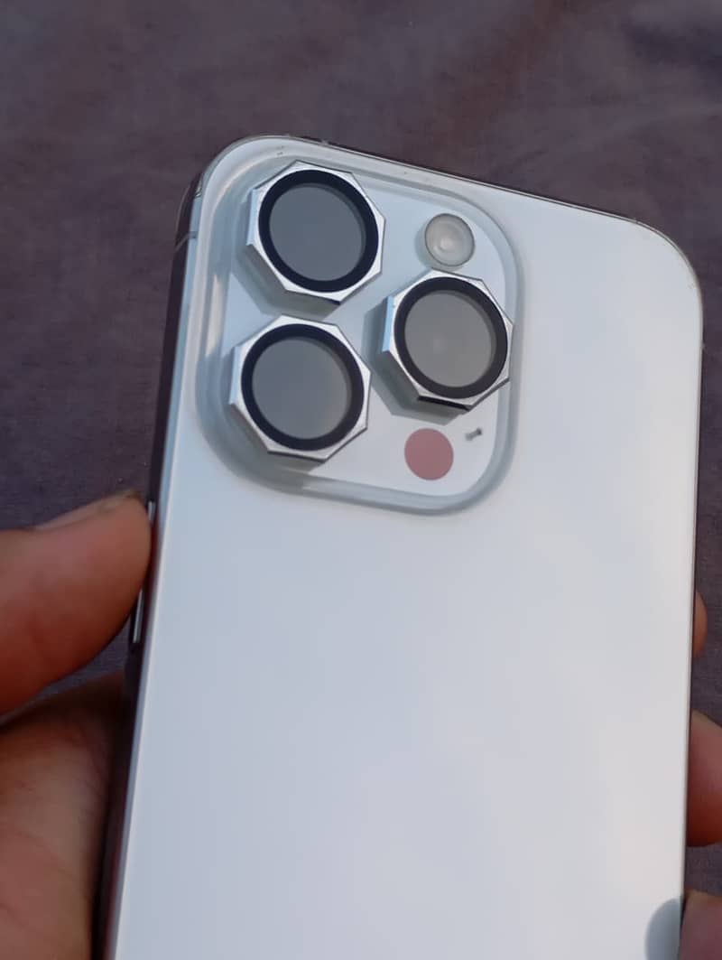 Apple iPhone 15 Pro 0