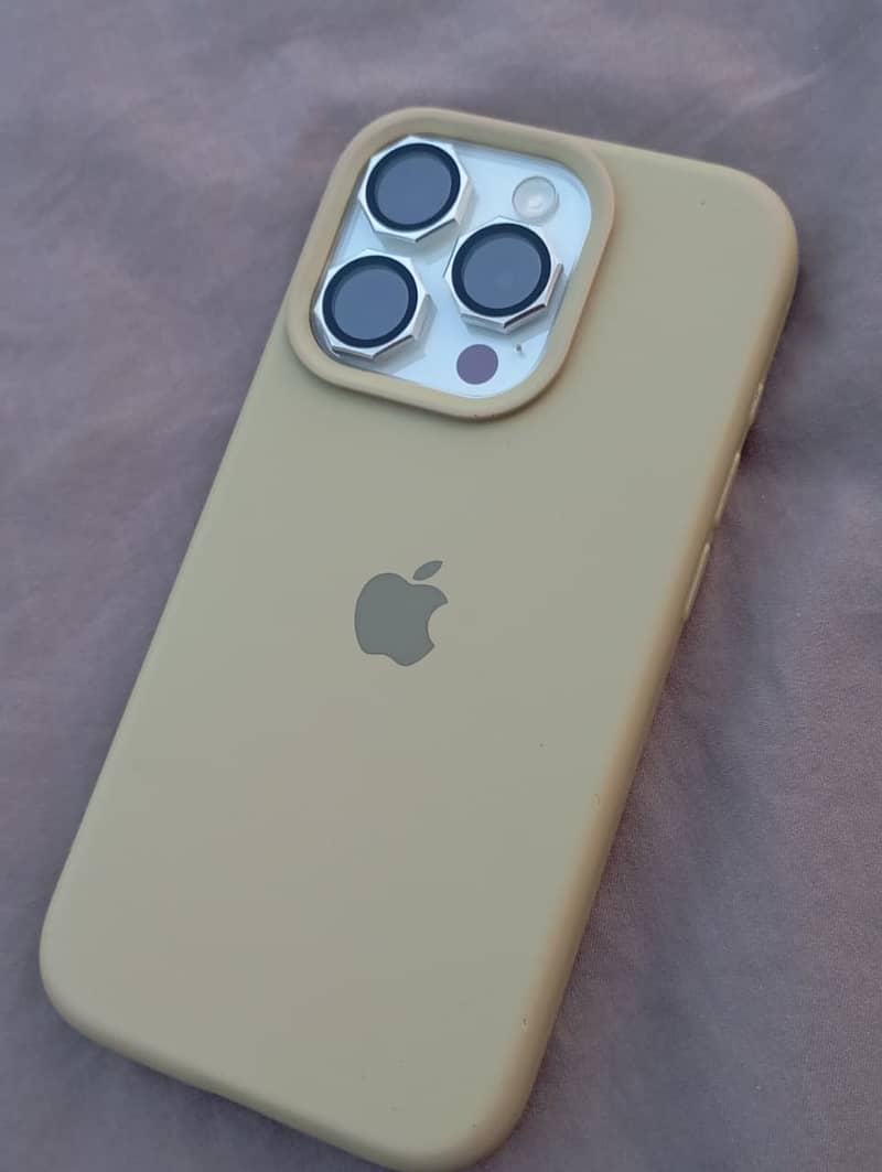Apple iPhone 15 Pro 3