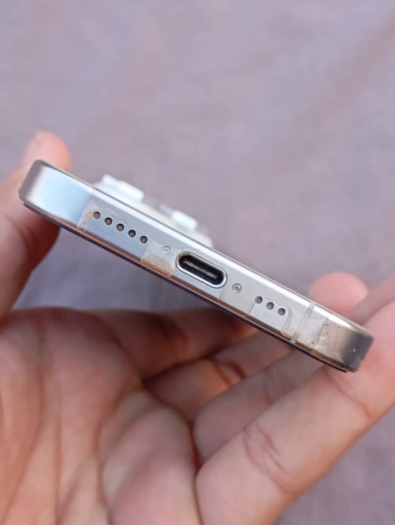 Apple iPhone 15 Pro 9