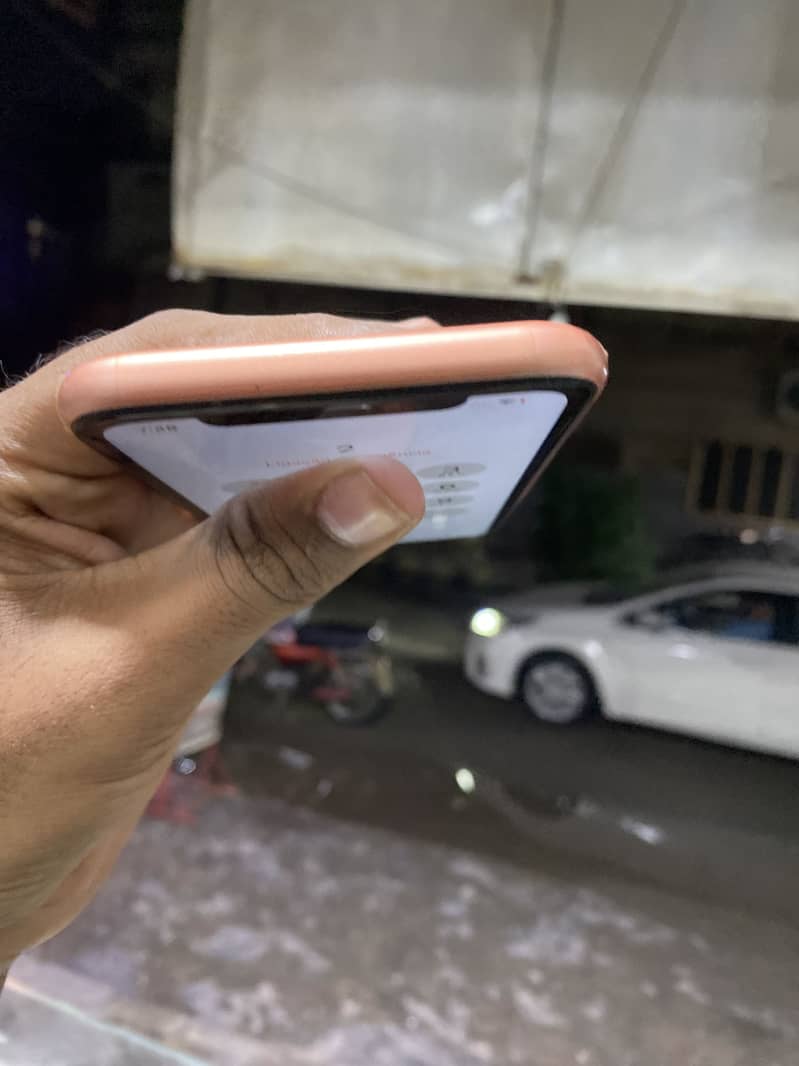Apple iPhone XR 4