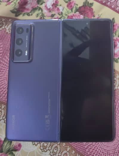 Honor Magic v2
