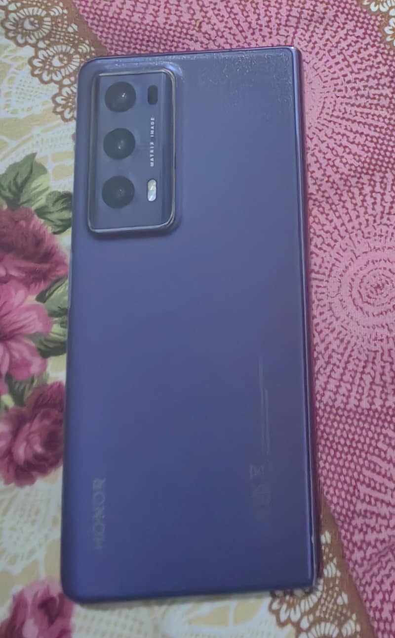 Honor Magic v2 3