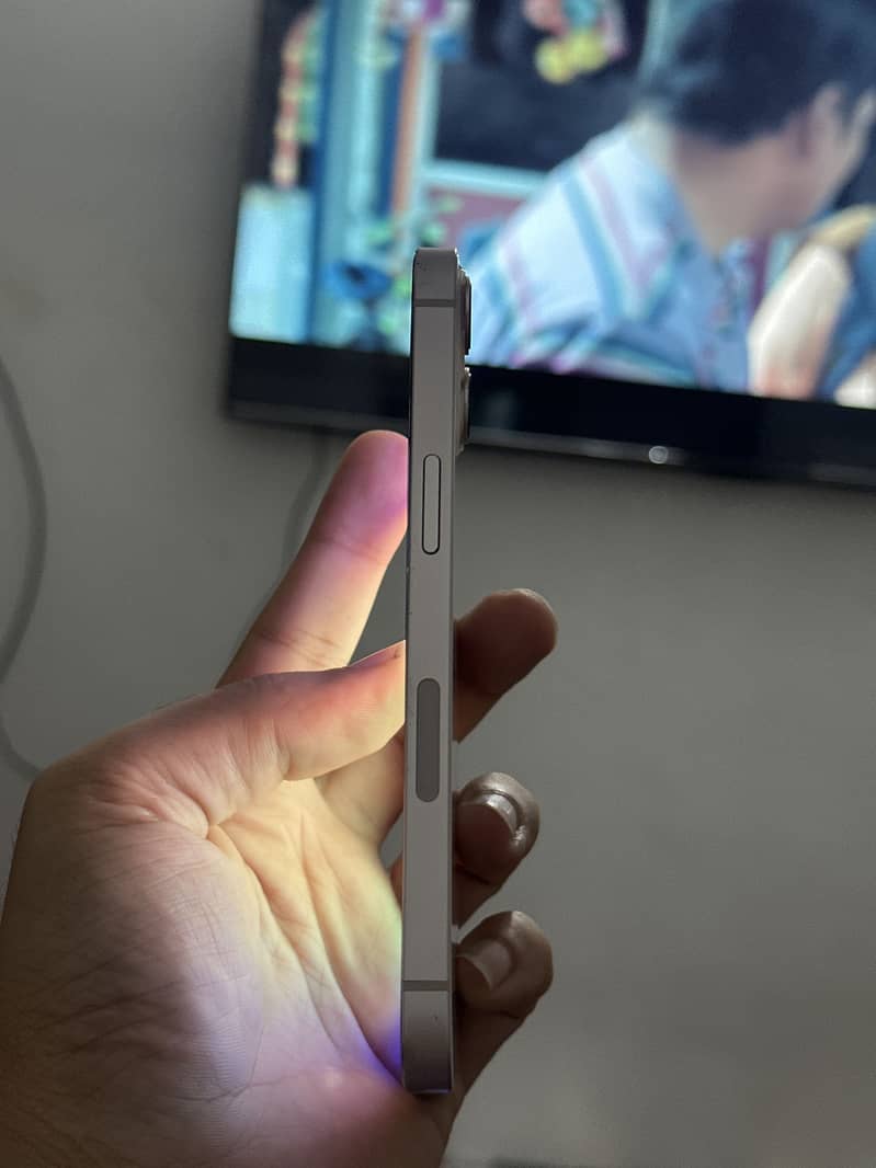Apple iPhone 13 2
