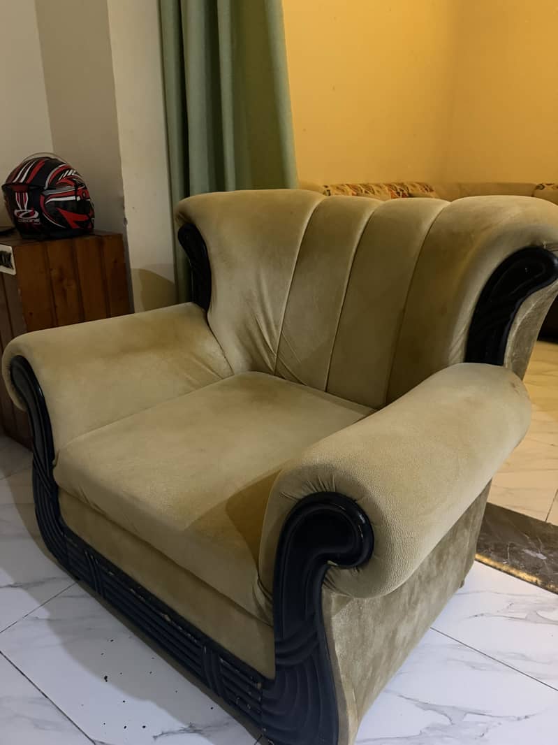 Sofa set in Good condition 1