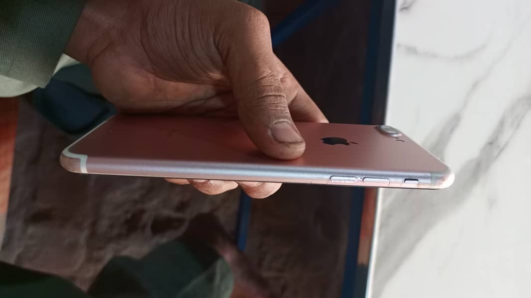Apple iPhone 7 Plus 2
