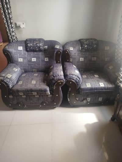 2 sofas hen one. one setter