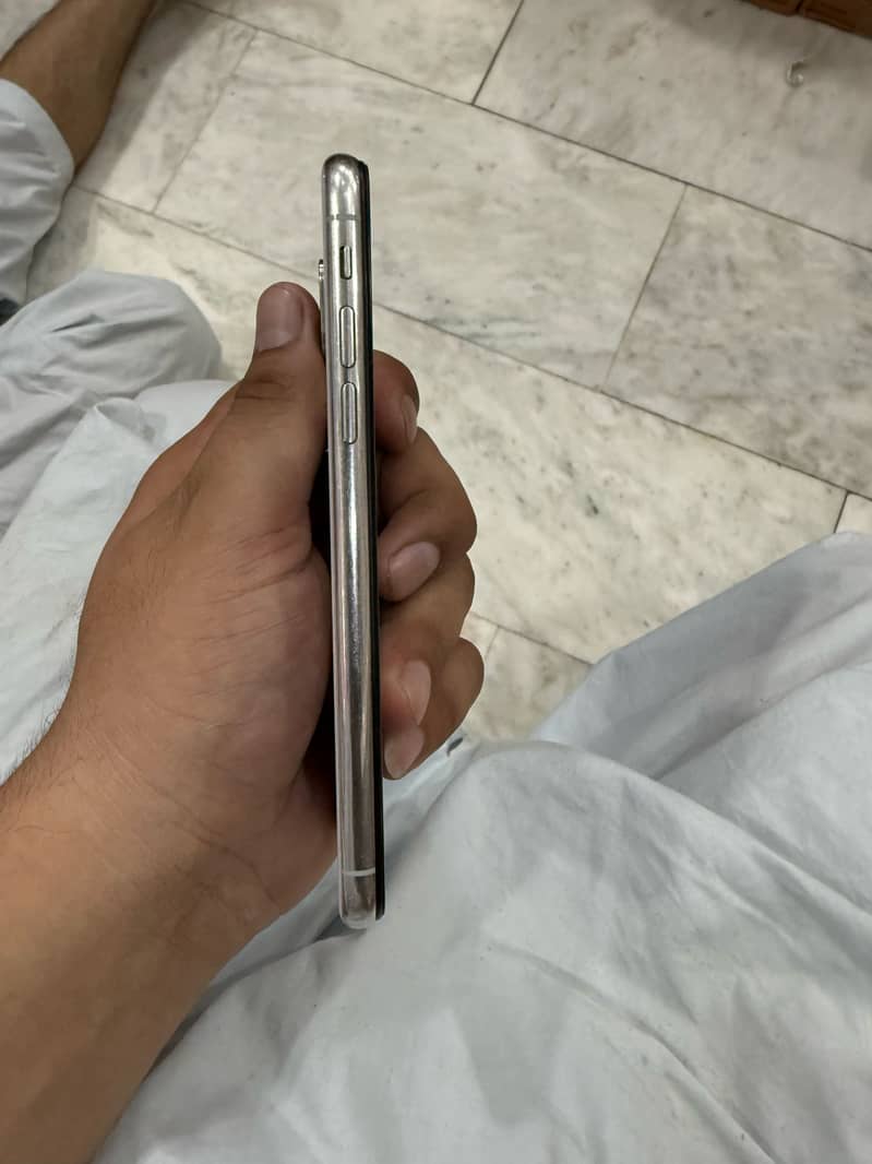Apple iPhone X 0
