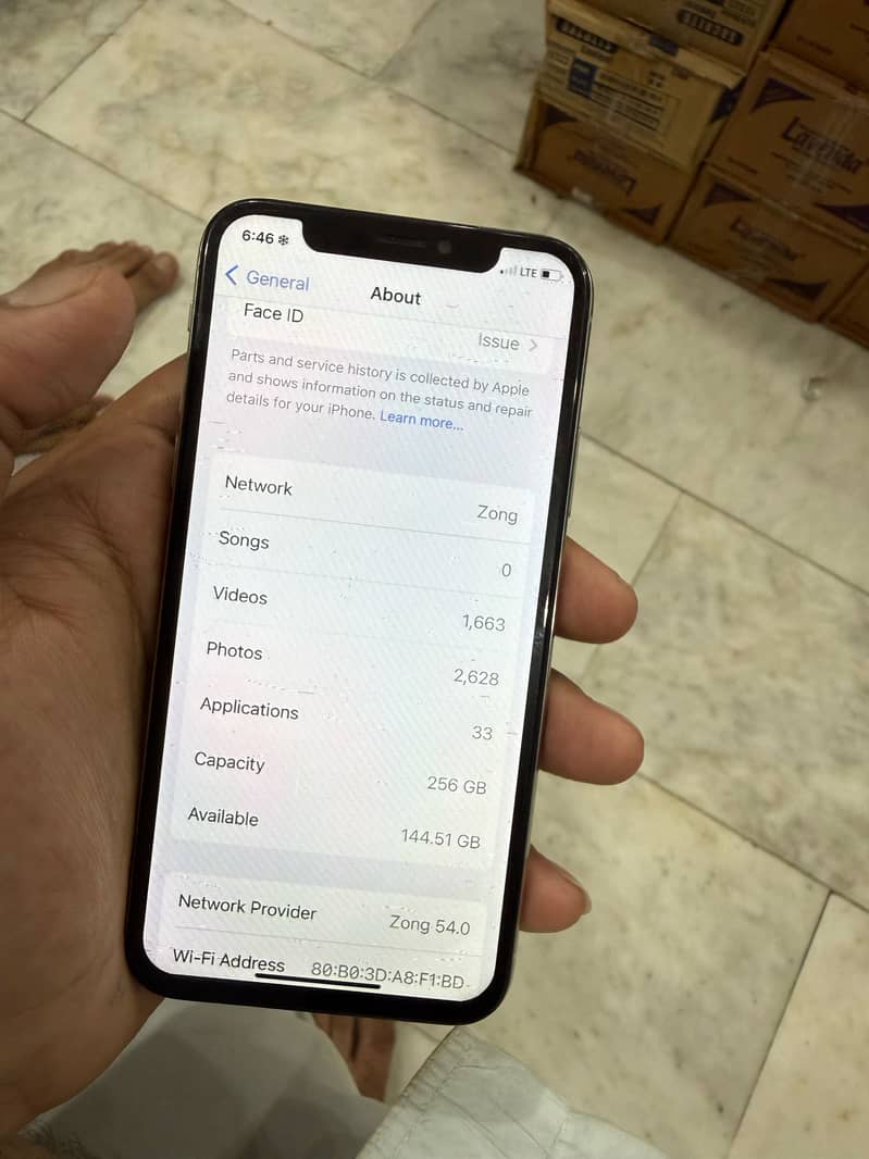Apple iPhone X 4