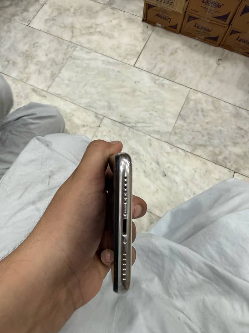 Apple iPhone X 6