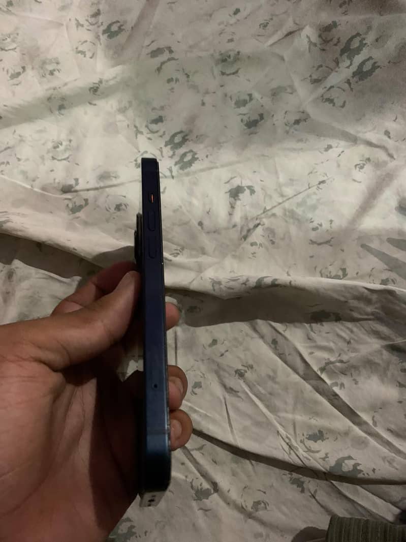 Apple iPhone 13 4