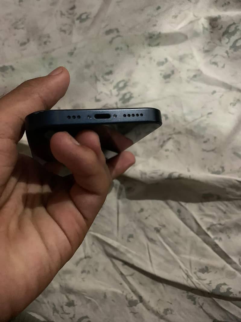 Apple iPhone 13 5