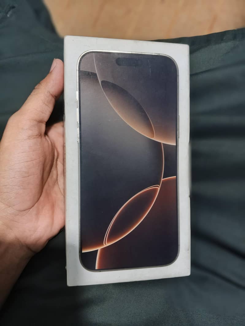 Apple iPhone 16 Pro Max 8