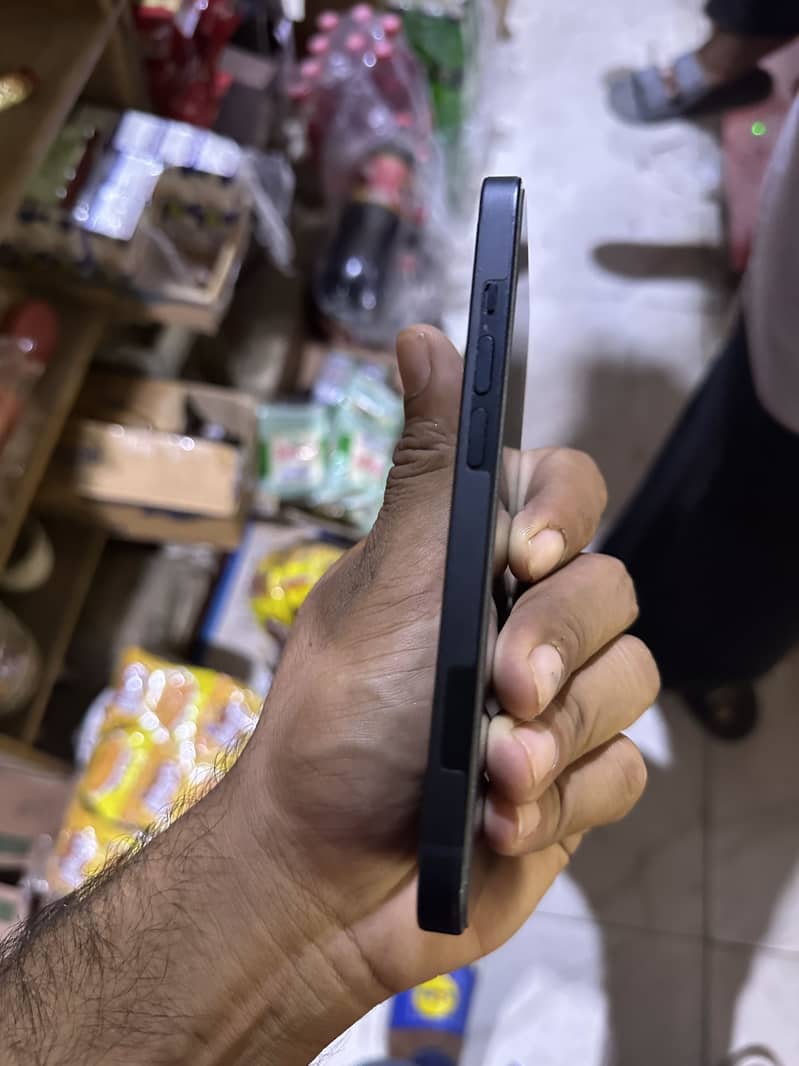 Apple iPhone 14 3