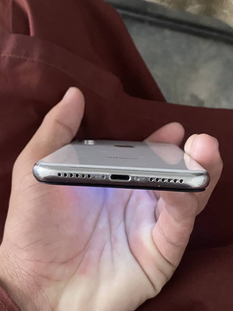 Apple iPhone X 5