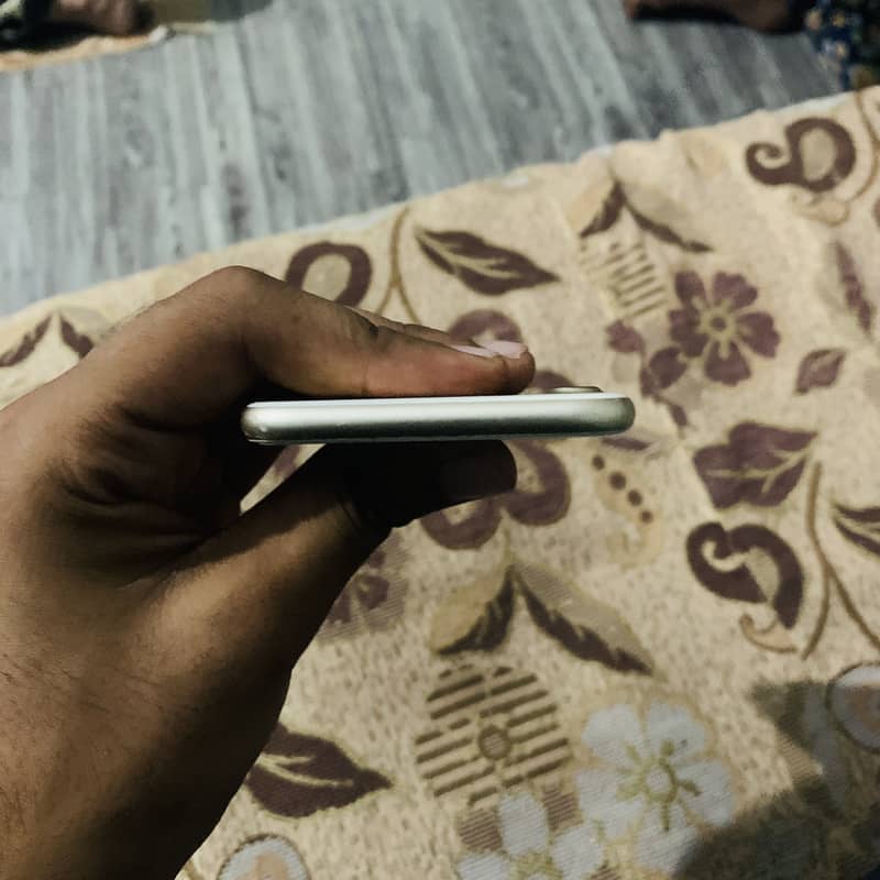 Apple iPhone 7 2