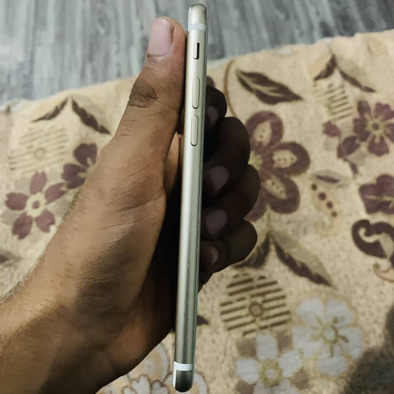 Apple iPhone 7 3