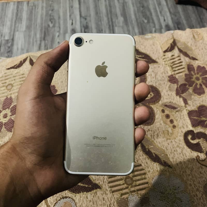 Apple iPhone 7 4