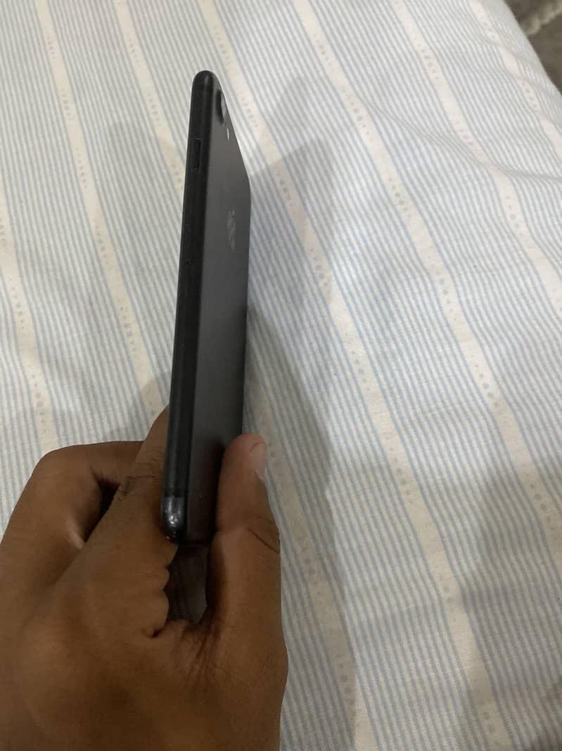 Apple iPhone 7 2