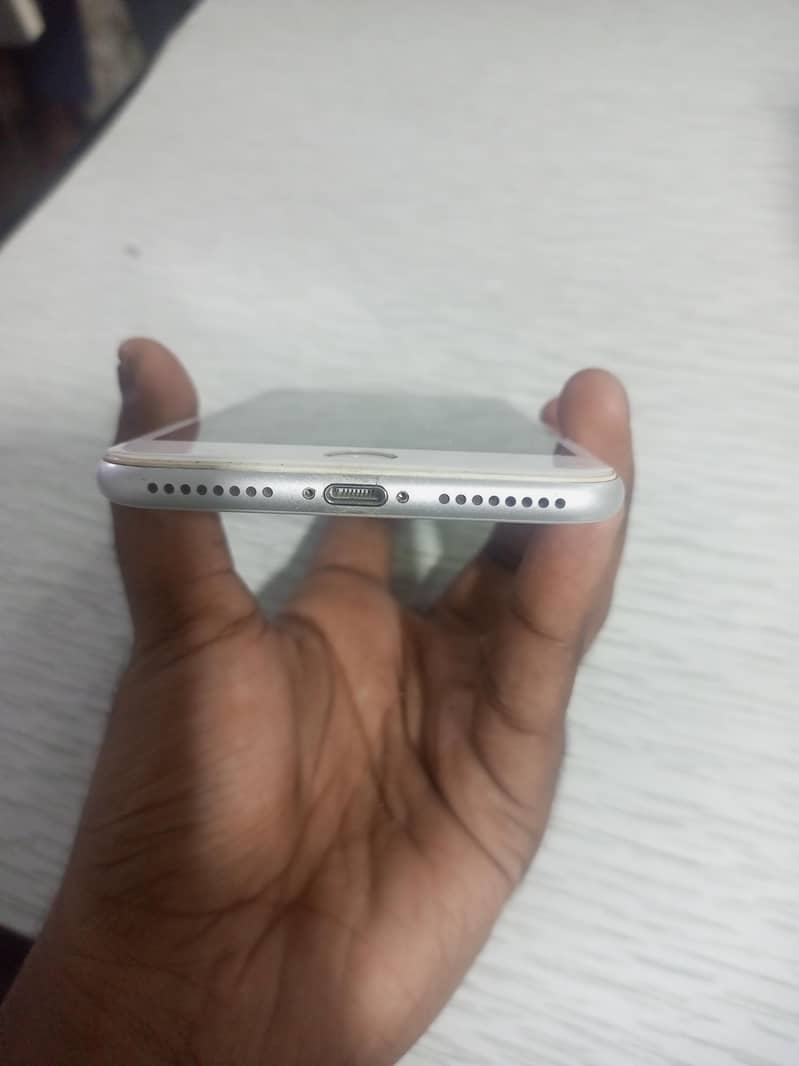 Apple iPhone 7 Plus 3