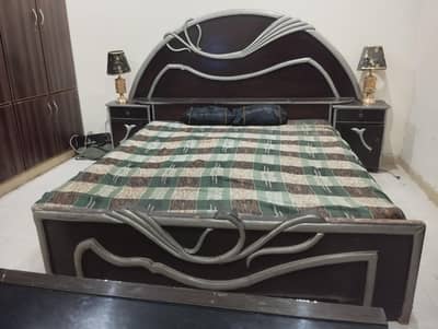 King Size Bed With 2 Bedside Tables.