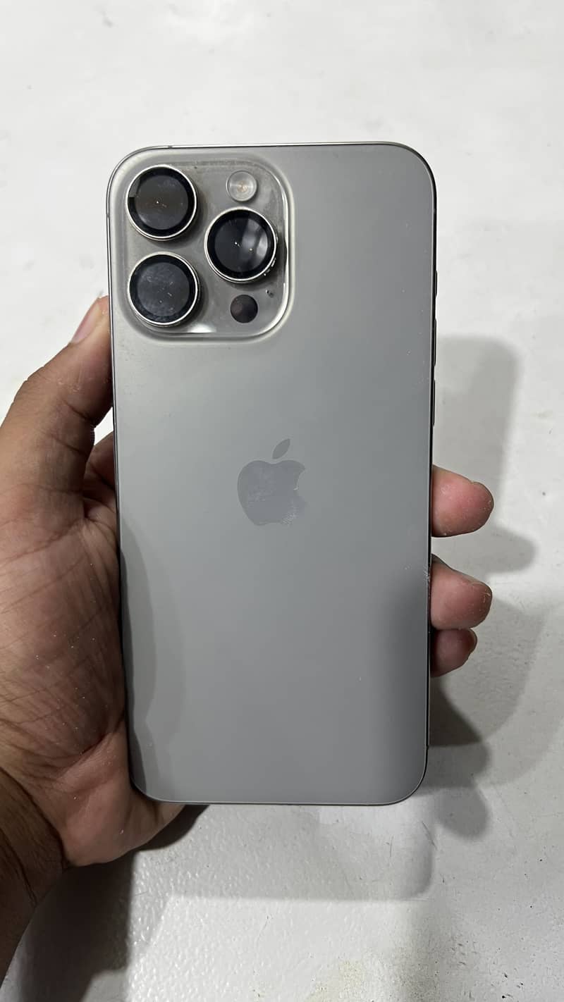 Apple iPhone 15 Pro Max 1