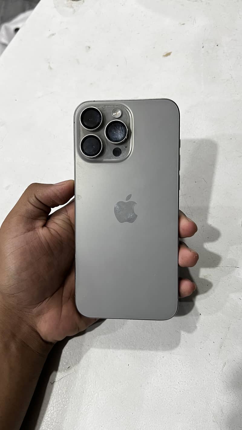 Apple iPhone 15 Pro Max 2