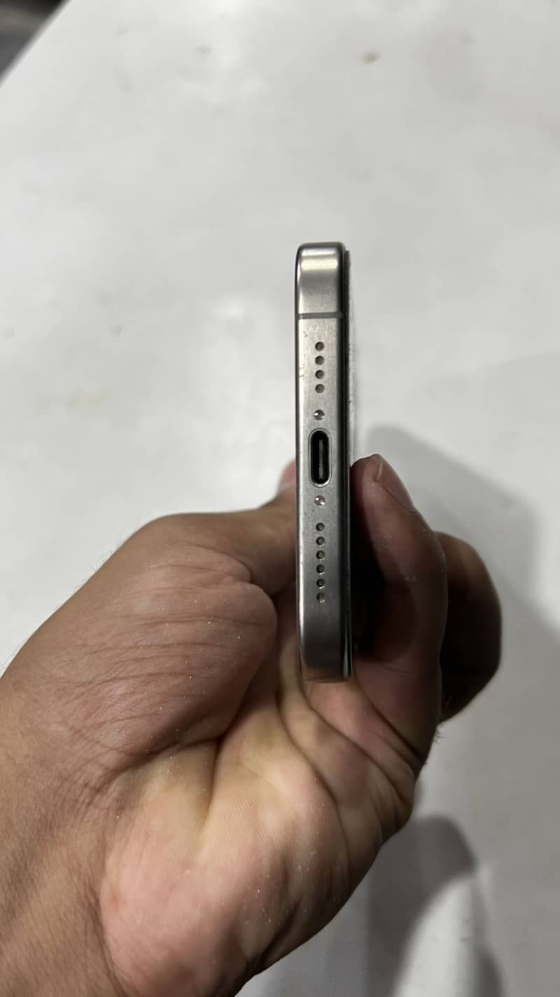 Apple iPhone 15 Pro Max 6