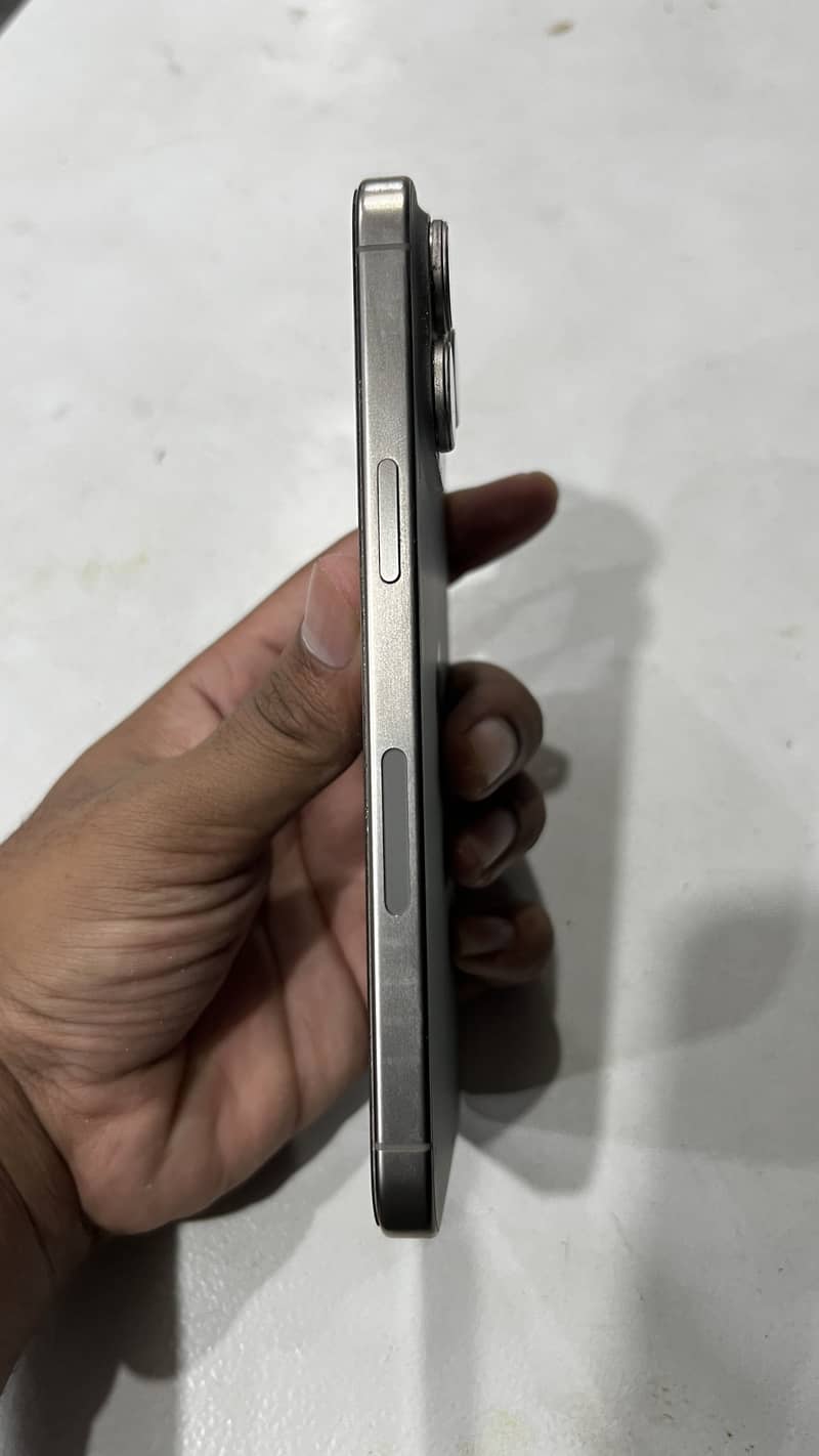 Apple iPhone 15 Pro Max 8