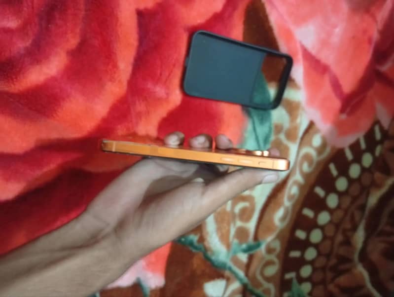 Apple iPhone XR 4