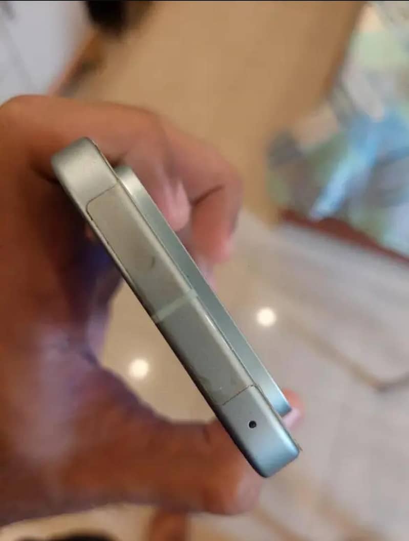 Google Pixel 9 4