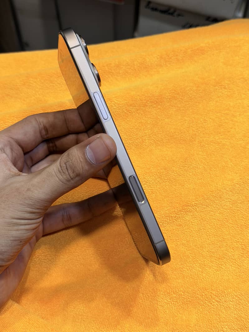 Apple iPhone 16 Pro Max 3