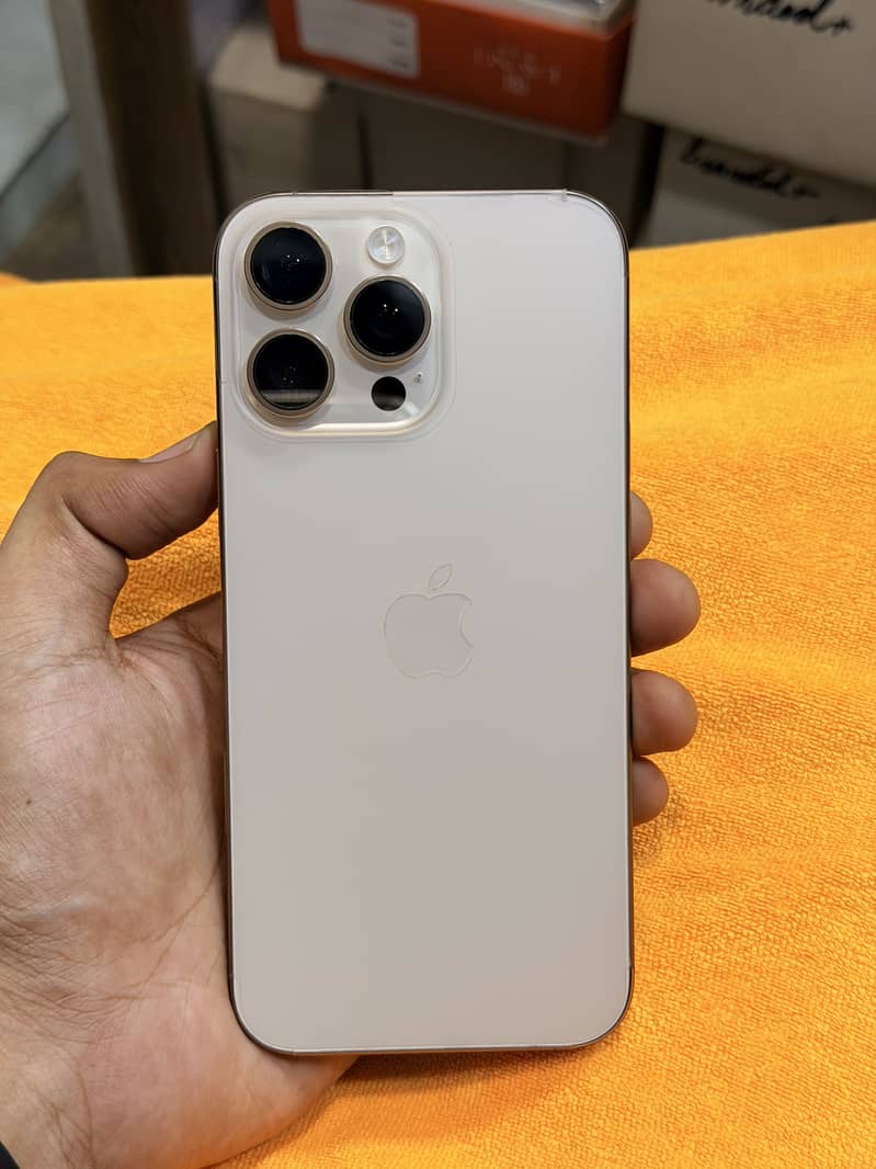 Apple iPhone 16 Pro Max 6