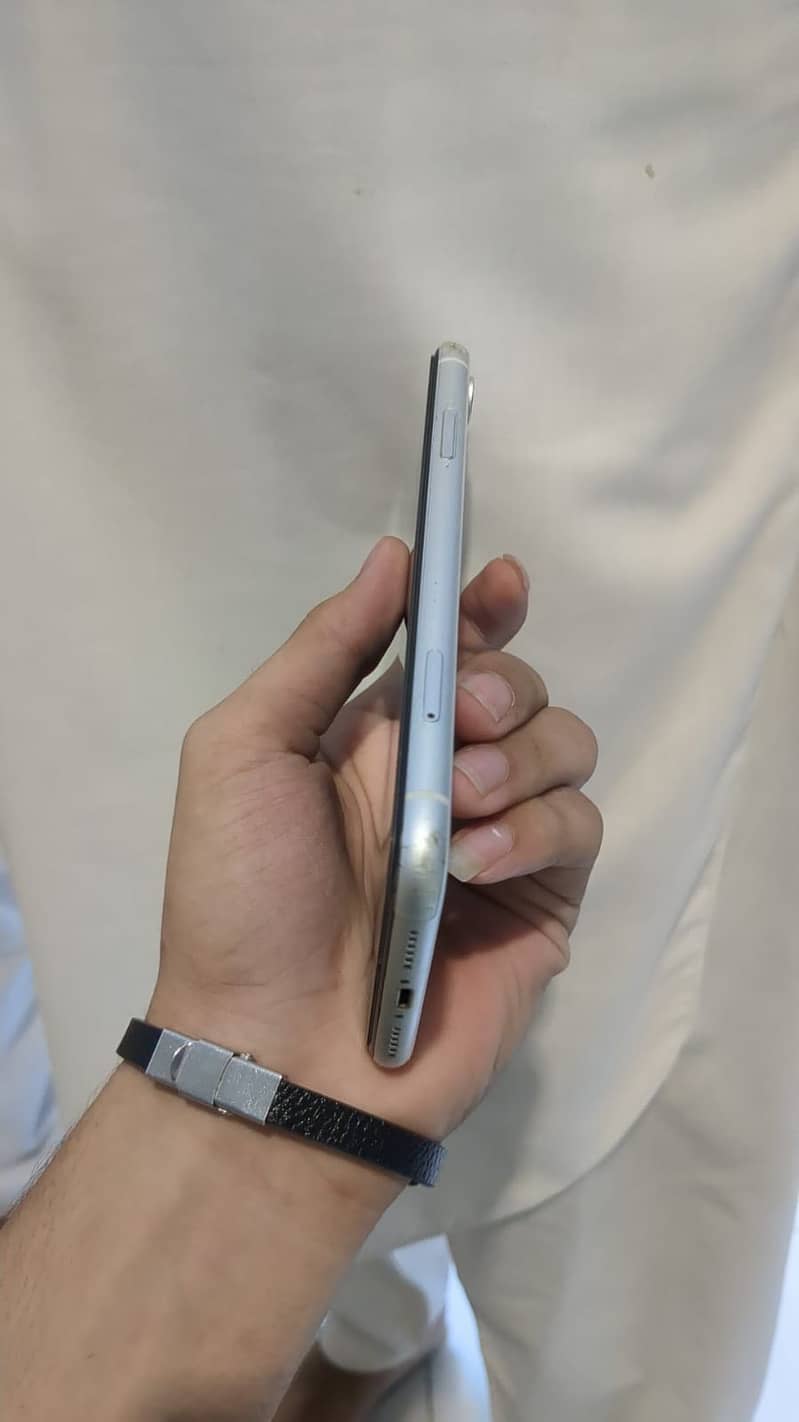 Apple iPhone XR 0