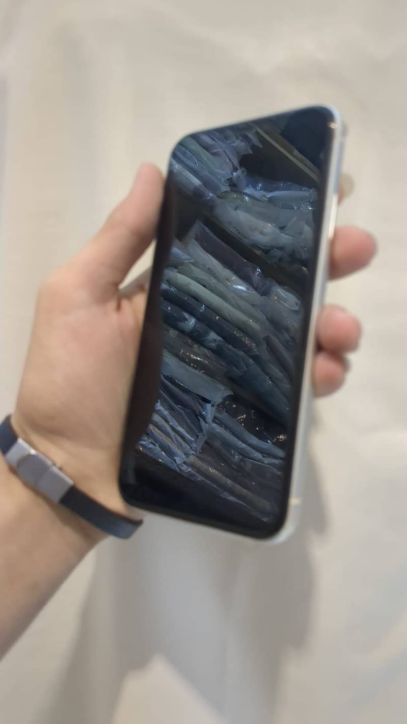 Apple iPhone XR 4